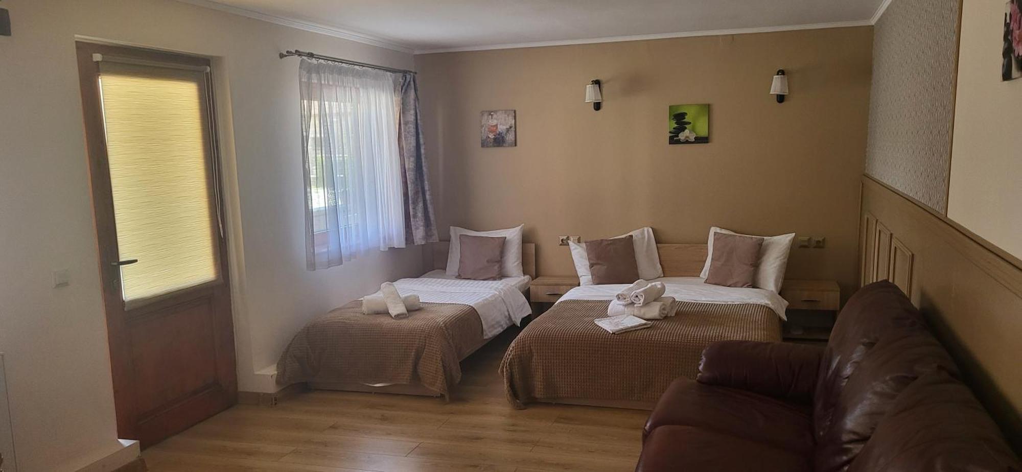 Pensiunea Hanul Huniazilor Hunedoara Exterior foto