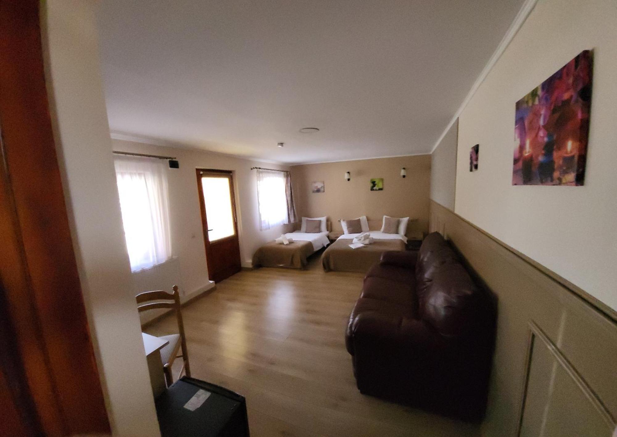 Pensiunea Hanul Huniazilor Hunedoara Exterior foto