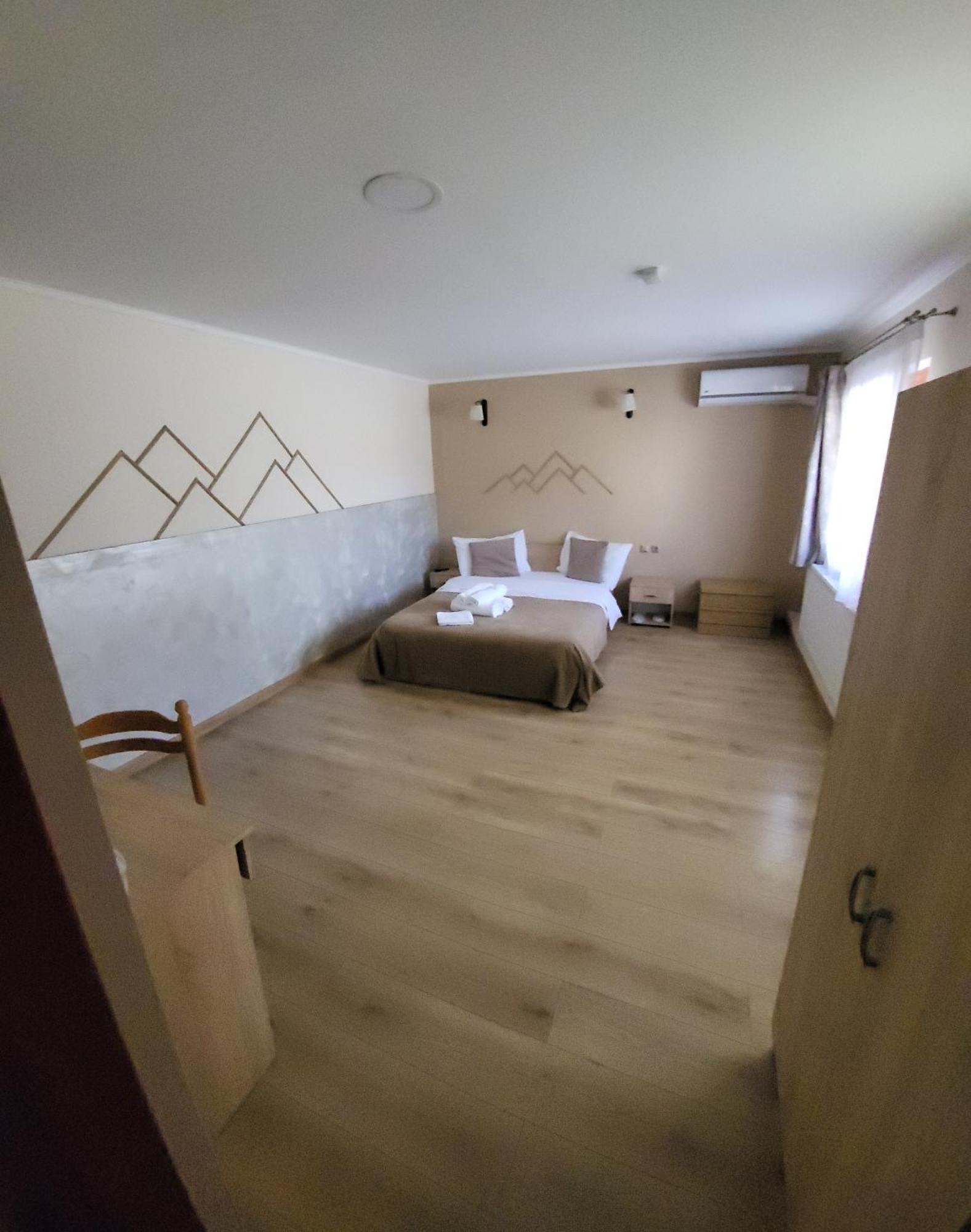 Pensiunea Hanul Huniazilor Hunedoara Exterior foto